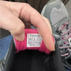 ASICS running shoe woman size 9.5